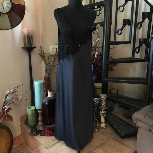 Feminine Vtg Victoria’s Beaded Lace Long Maxi Nightgown Full Slip Dress Chemise